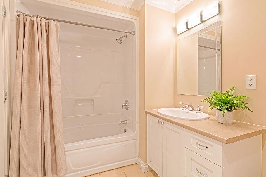 697 E Braemar Road North Vancouver, BC - 22