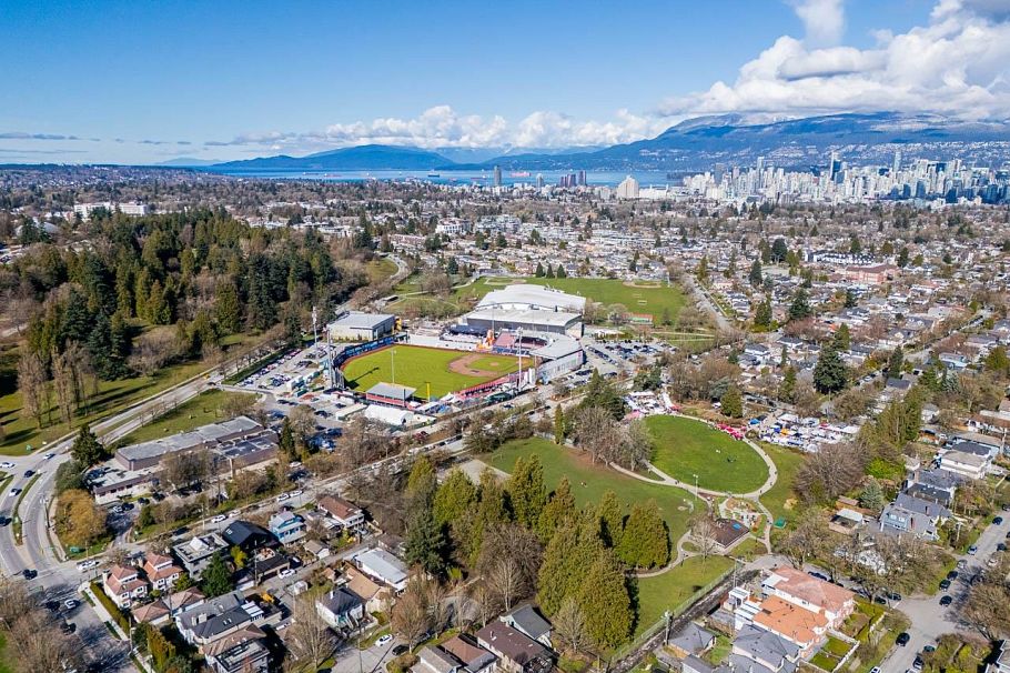 2 372 E 37th Avenue Vancouver, BC - 23