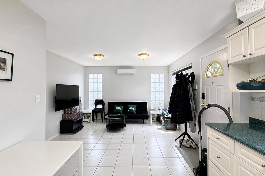 2776 E Georgia Street Vancouver, BC - 9