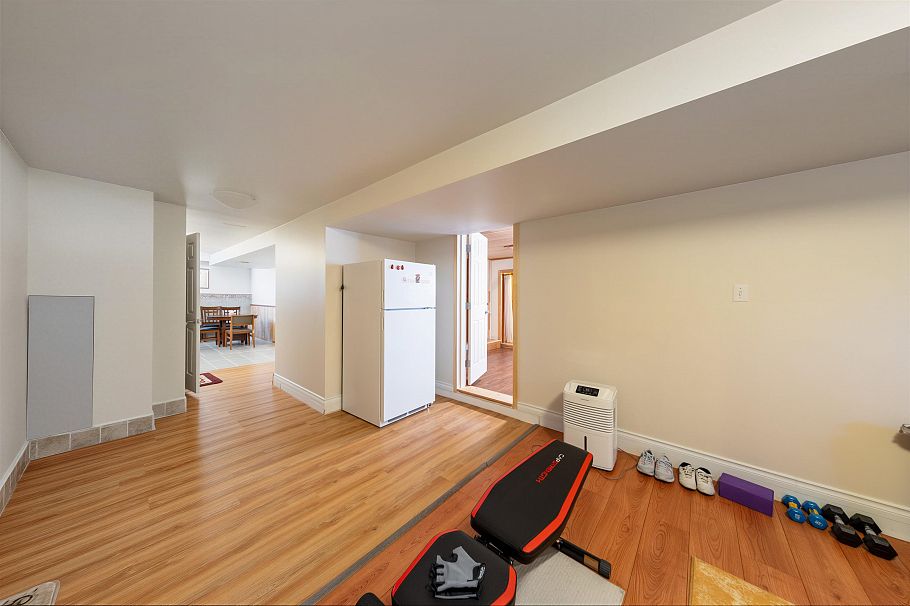 2911 E 51st Avenue Vancouver, BC - 39