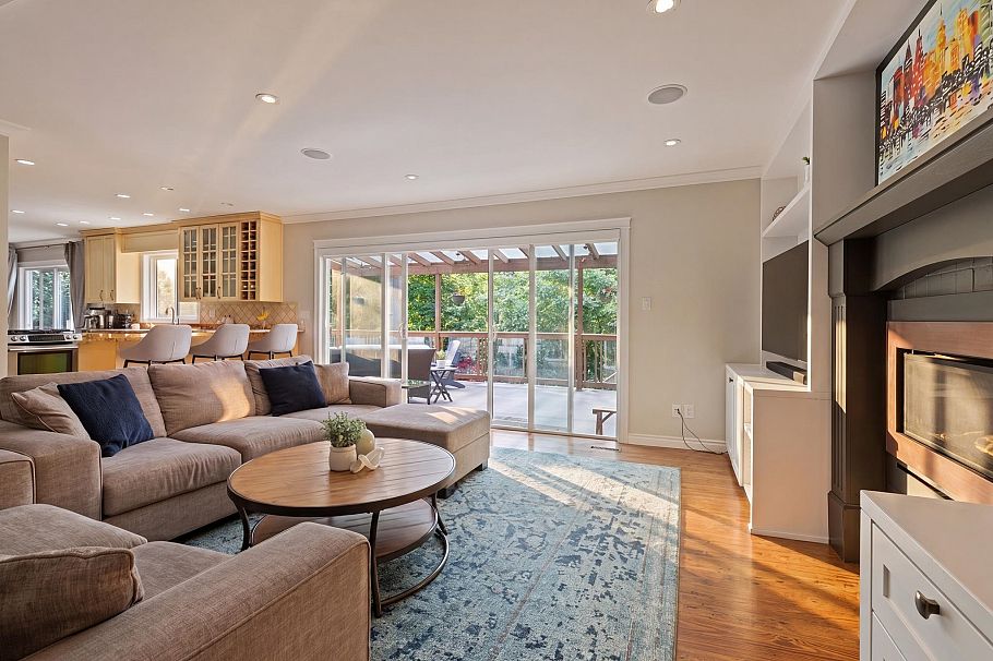697 E Braemar Road North Vancouver, BC - 3