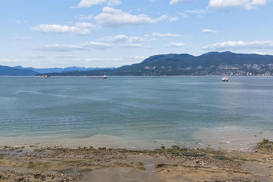2651 Point Grey Road Vancouver, BC - 5