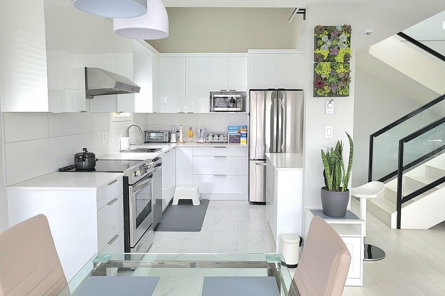 1588 E 41st Avenue Vancouver, BC - 25