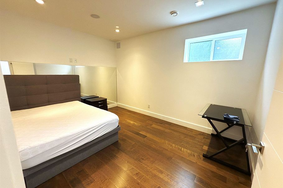 3630 W 34th Avenue Vancouver, BC - 35