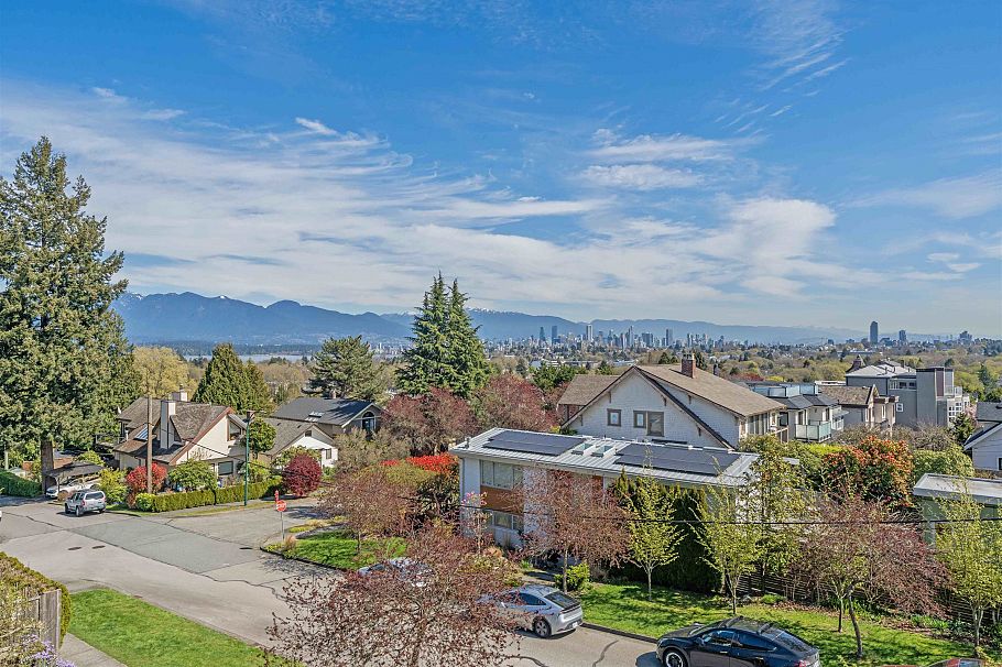 3043 Alma Street Vancouver, BC - 30
