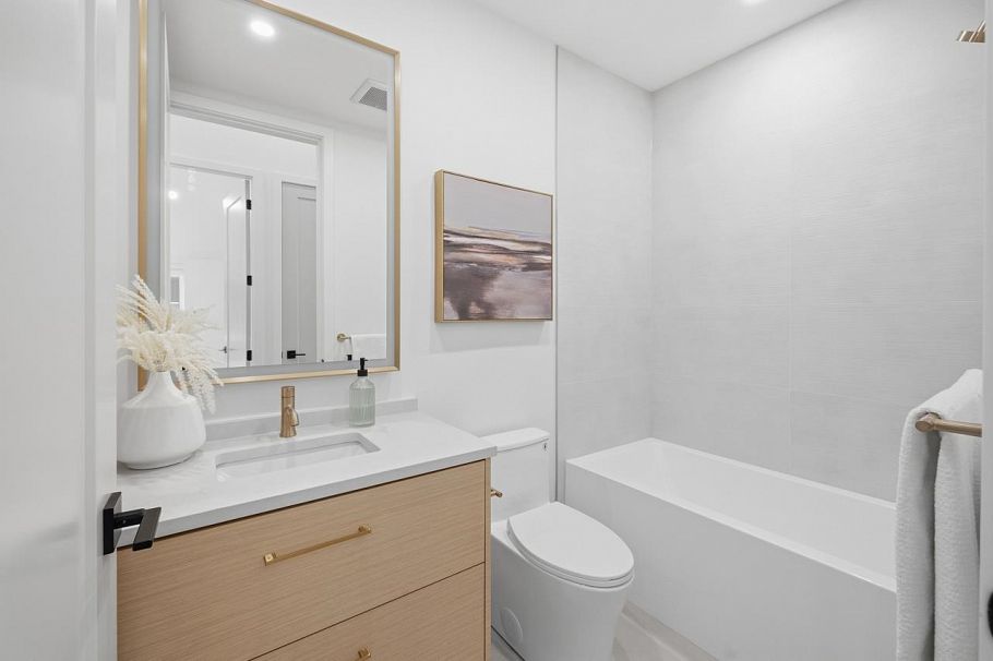 1 810 E 22nd Avenue Vancouver, BC - 27