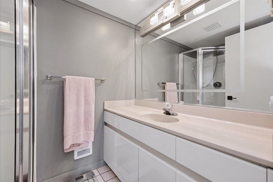 102 123 E Keith Road North Vancouver, BC - 34