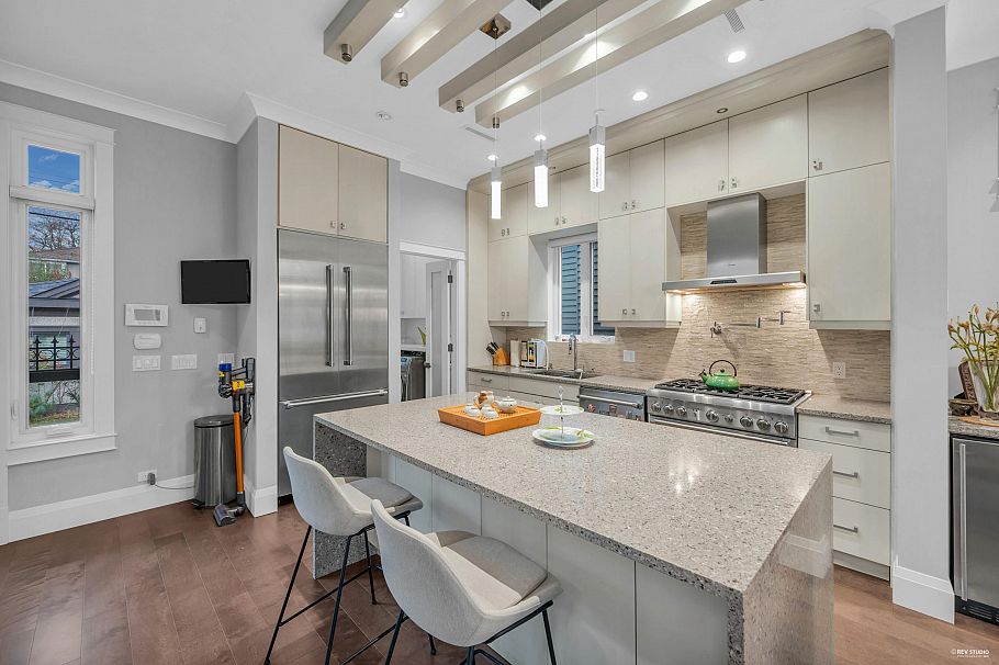 4217 W 16th Avenue Vancouver, BC - 11