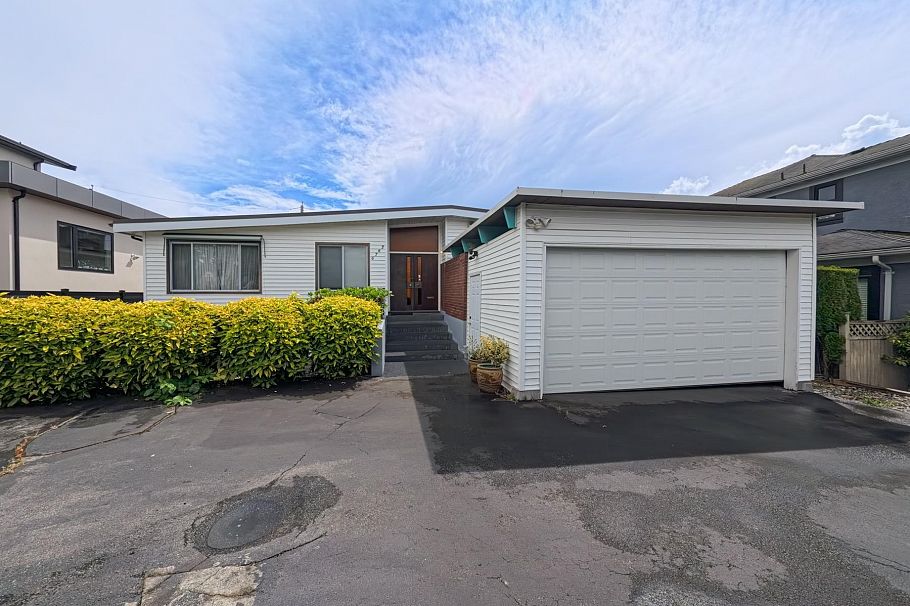 6762 Neal Street Vancouver, BC - 2