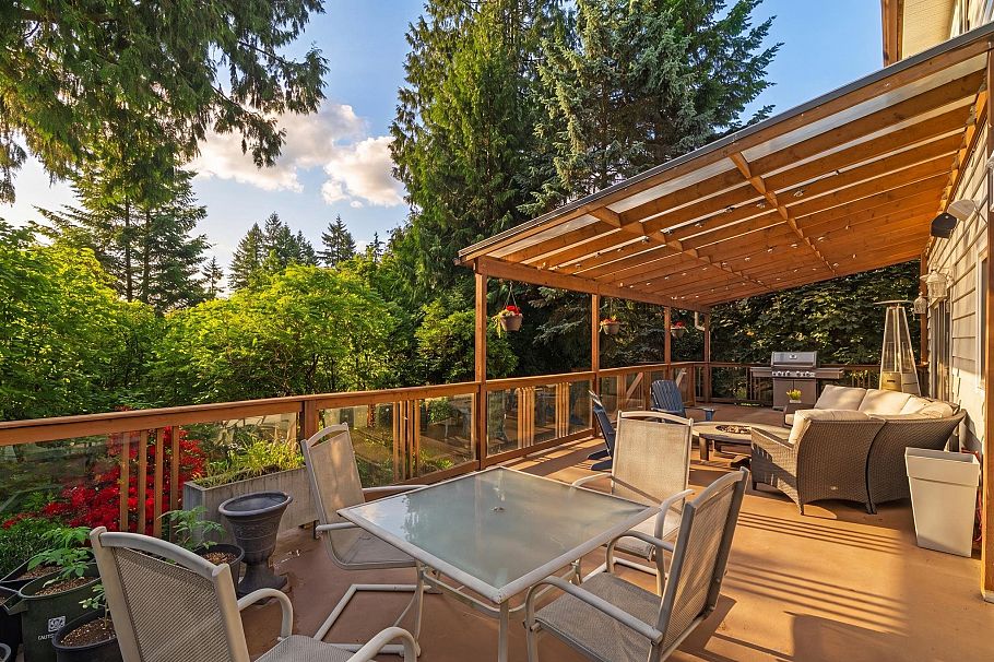 697 E Braemar Road North Vancouver, BC - 25