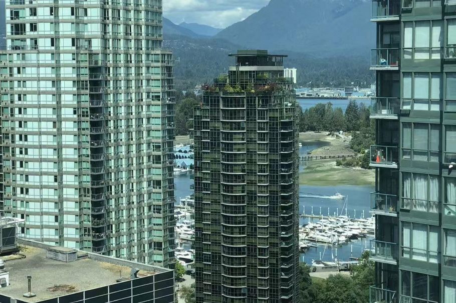 2202 1200 W Georgia Street Vancouver, BC - 1