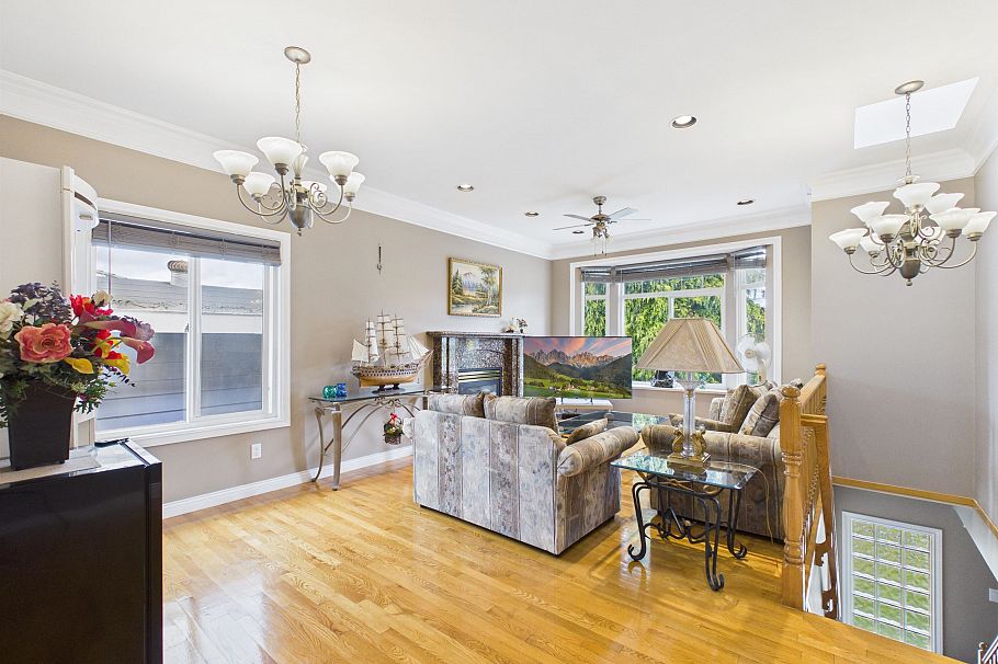 3281 Renfrew Street Vancouver, BC - 4