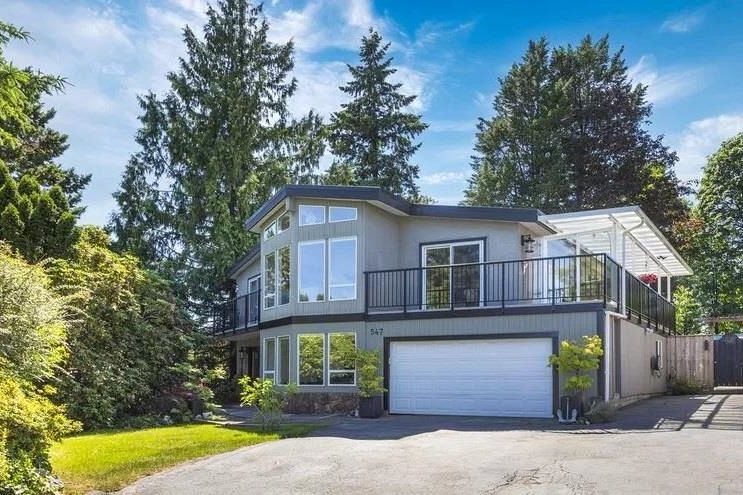 547 Fairway Drive North Vancouver, BC - 2