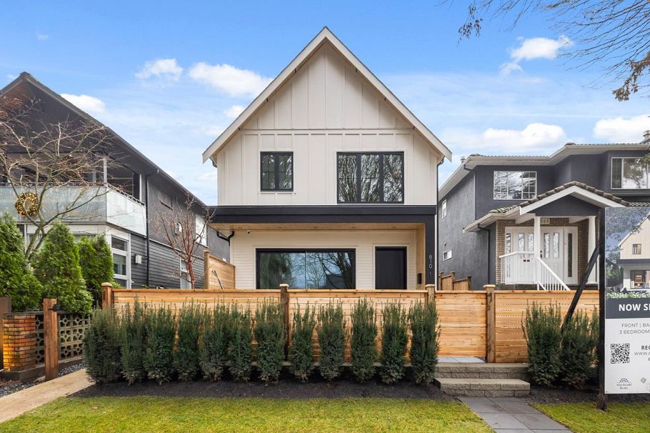 1 810 E 22nd Avenue Vancouver, BC - 2