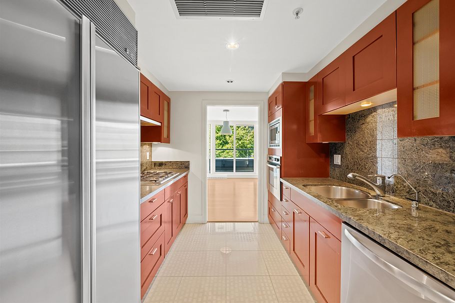 206 560 Nicola Street Vancouver, BC - 4