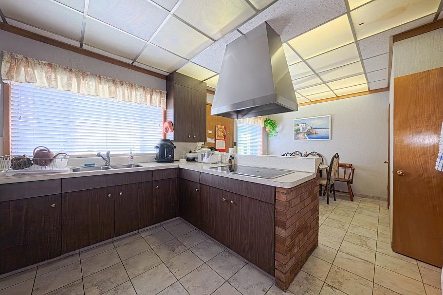 6762 Neal Street Vancouver, BC - 18