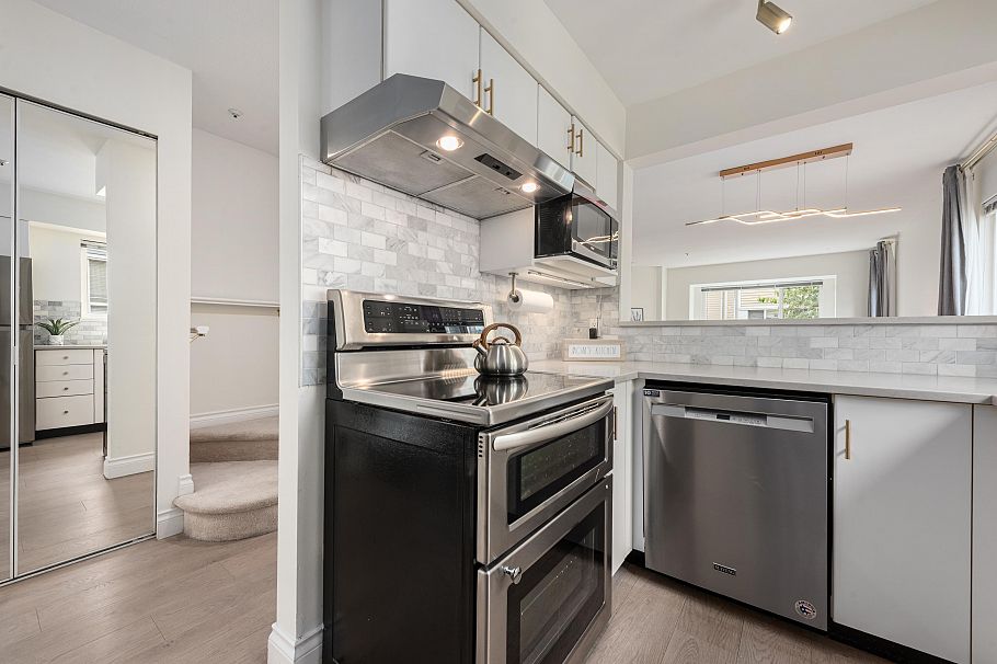 8431 Jellicoe Street Vancouver, BC - 17
