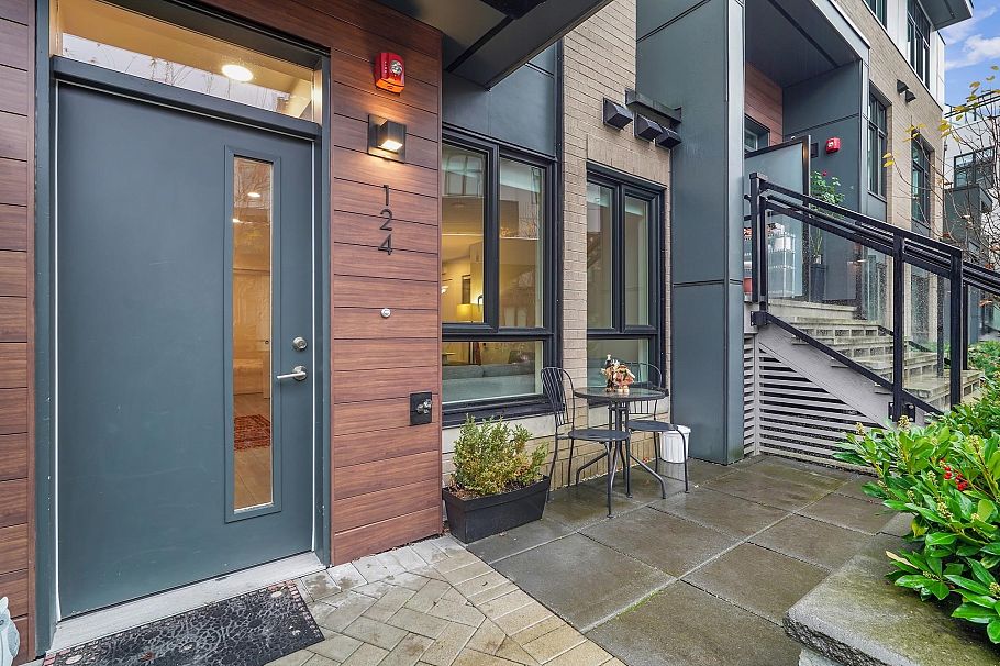 124 2035 Glenaire Drive North Vancouver, BC - 2