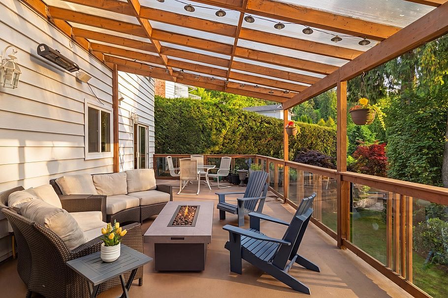 697 E Braemar Road North Vancouver, BC - 24