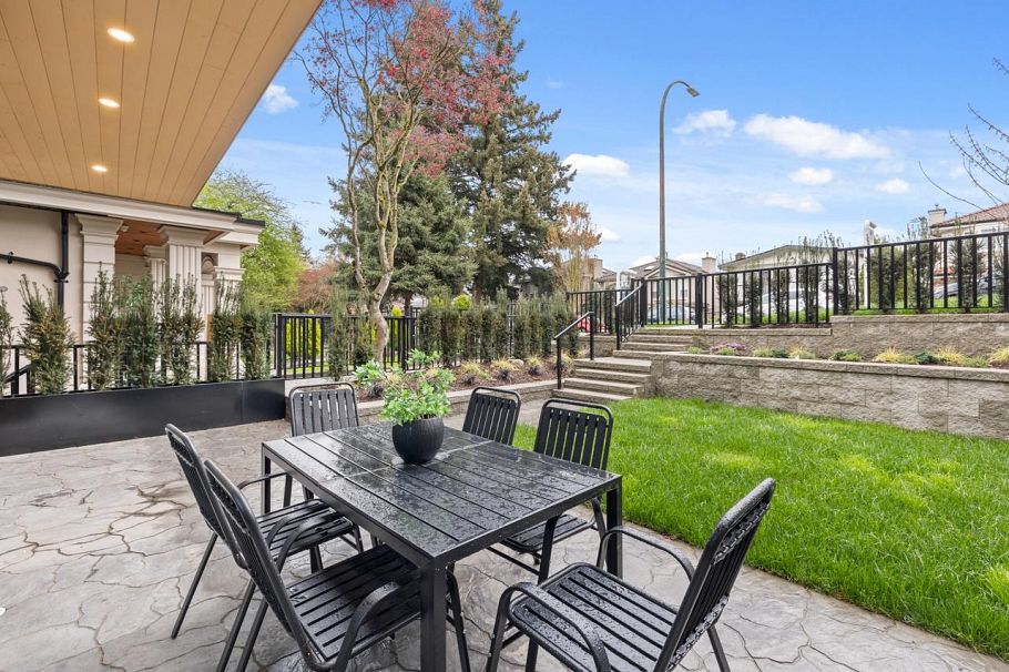 1 727 E 31st Avenue Vancouver, BC - 31