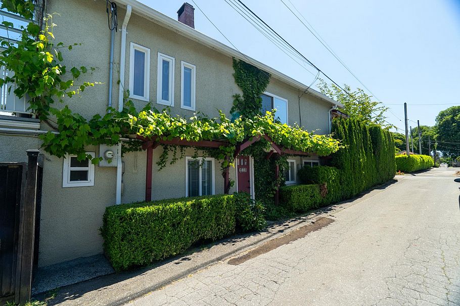 219 E 38th Avenue Vancouver, BC - 32