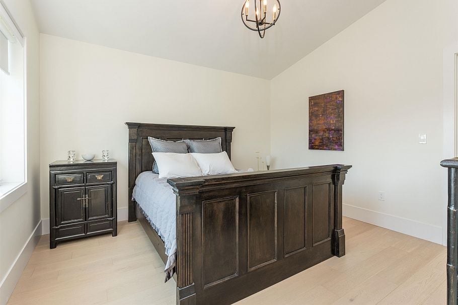 341 E 13th Street North Vancouver, BC - 22