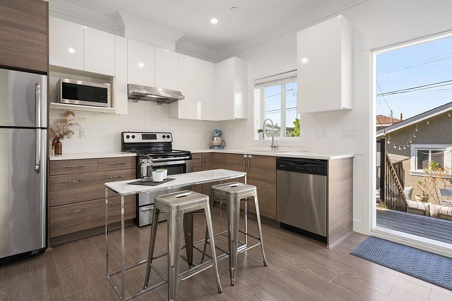 2275 E 34th Avenue Vancouver, BC - 11