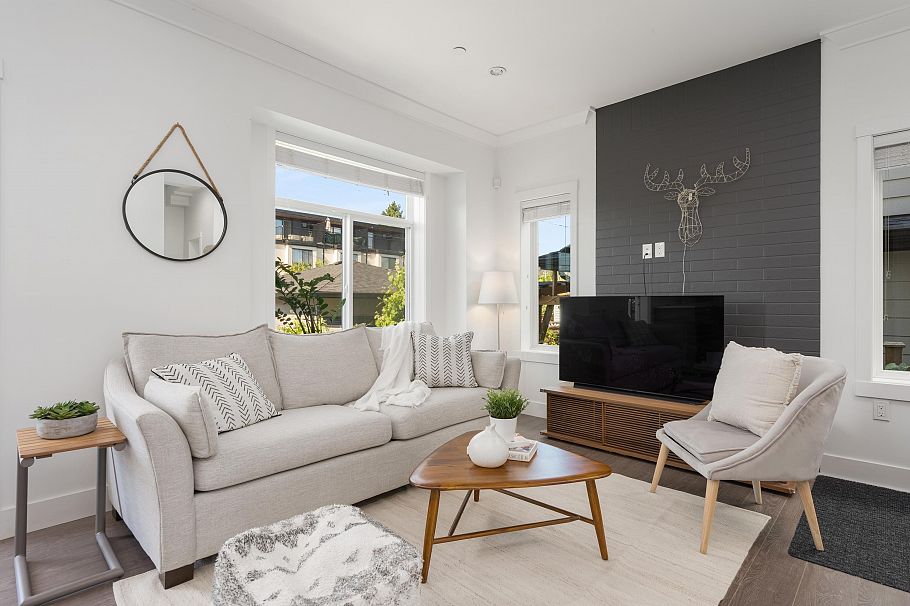 2275 E 34th Avenue Vancouver, BC - 5