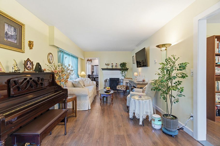 219 E 38th Avenue Vancouver, BC - 3