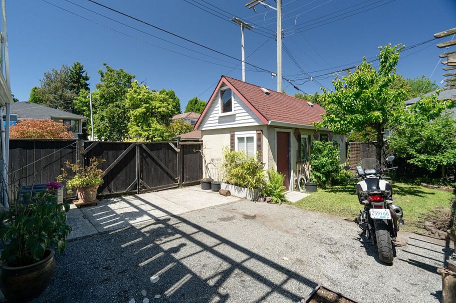 219 E 38th Avenue Vancouver, BC - 33
