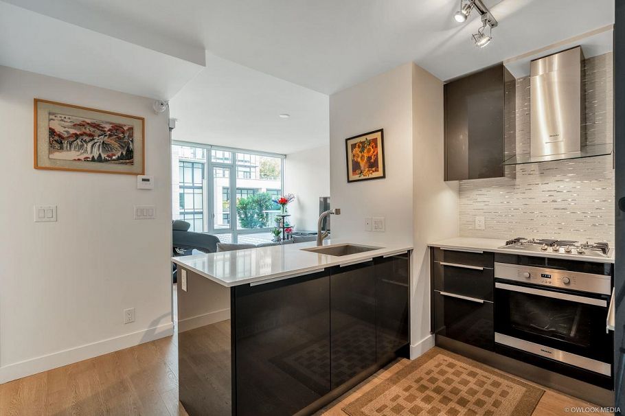 502 1283 Howe Street Vancouver, BC - 3