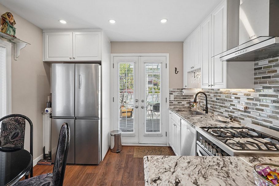 219 E 38th Avenue Vancouver, BC - 9