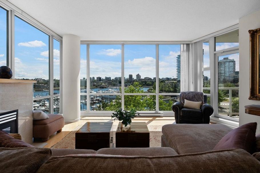 501 1099 Marinaside Crescent Vancouver, BC - 3