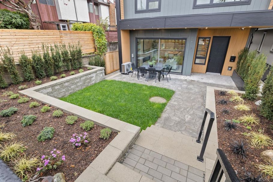 1 727 E 31st Avenue Vancouver, BC - 3