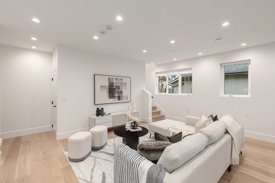 855 E 19th Avenue Vancouver, BC - 4