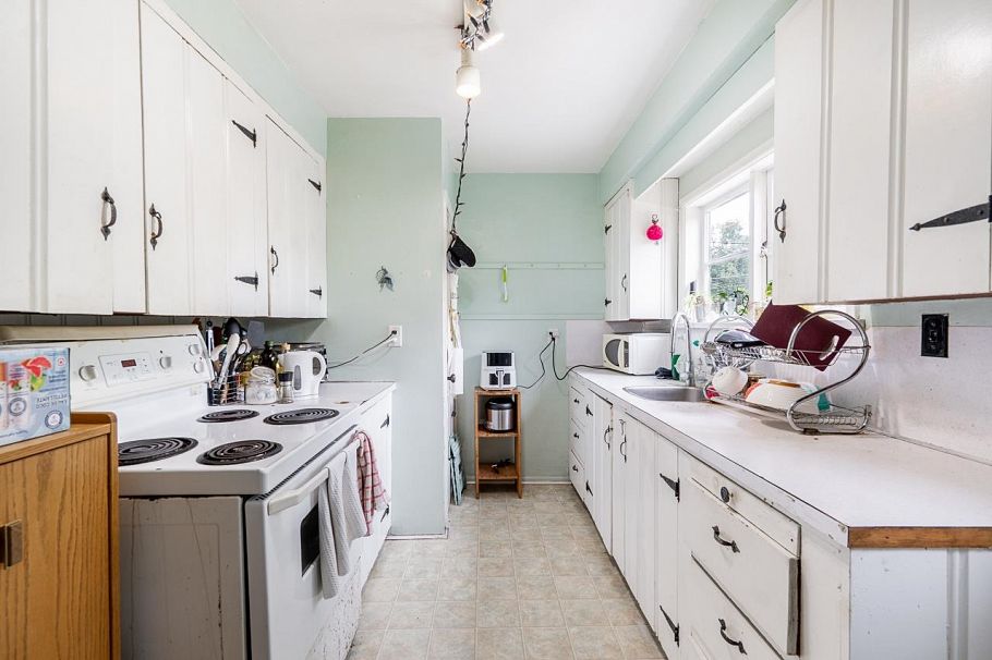 4413 W 13 Avenue Vancouver, BC - 8