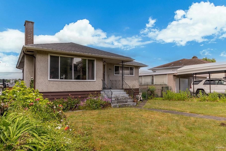 3185 E 16th Avenue Vancouver, BC - 3