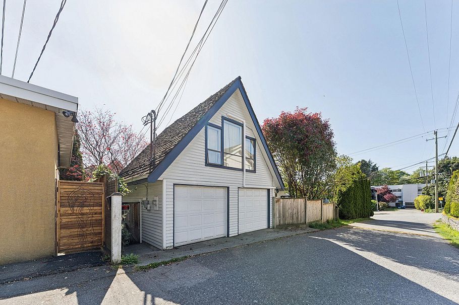 408 E 2nd Street North Vancouver, BC - 38