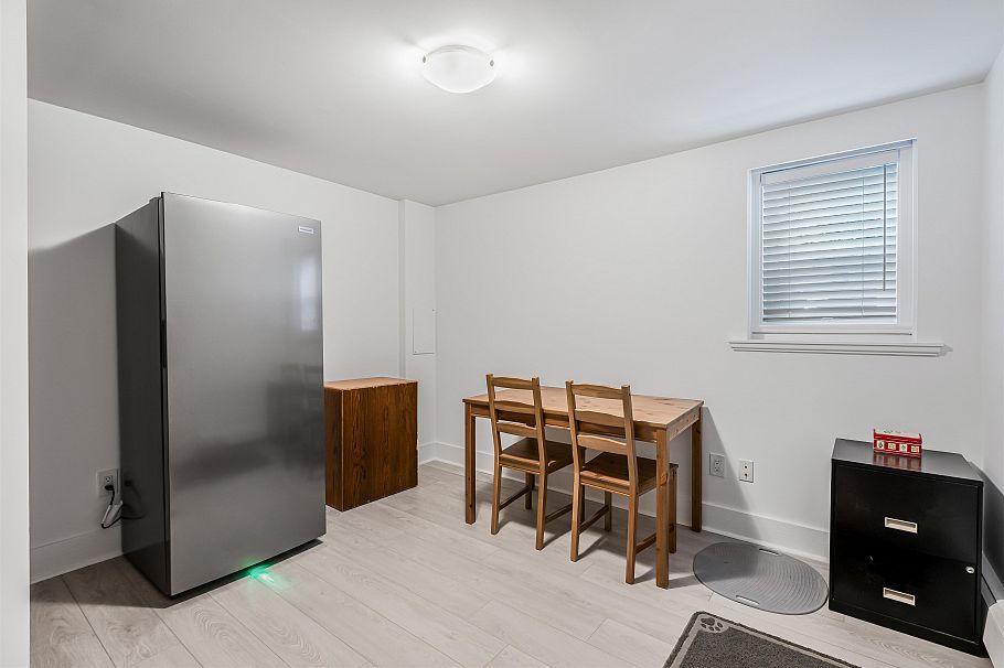 3732 W 2nd Avenue Vancouver, BC - 33
