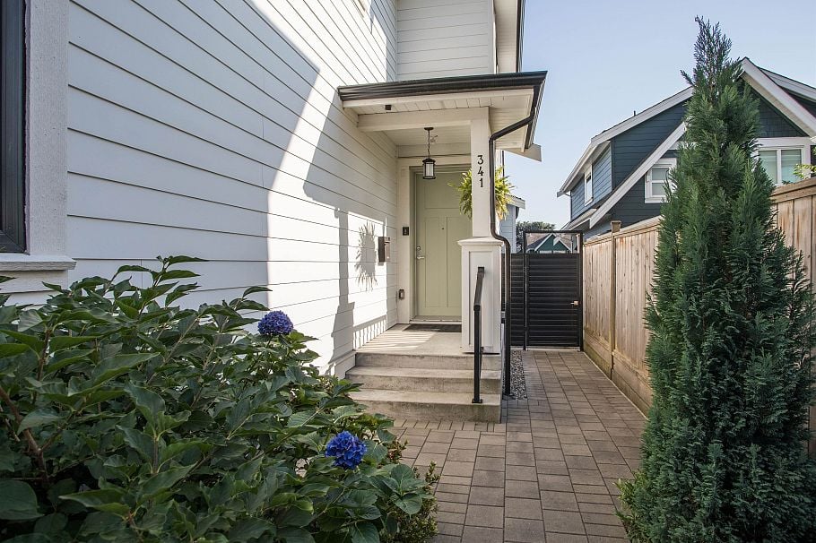 341 E 13th Street North Vancouver, BC - 3