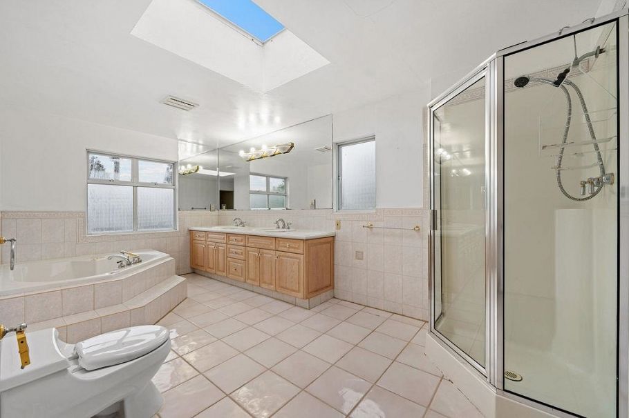 1042 W 48th Avenue Vancouver, BC - 8