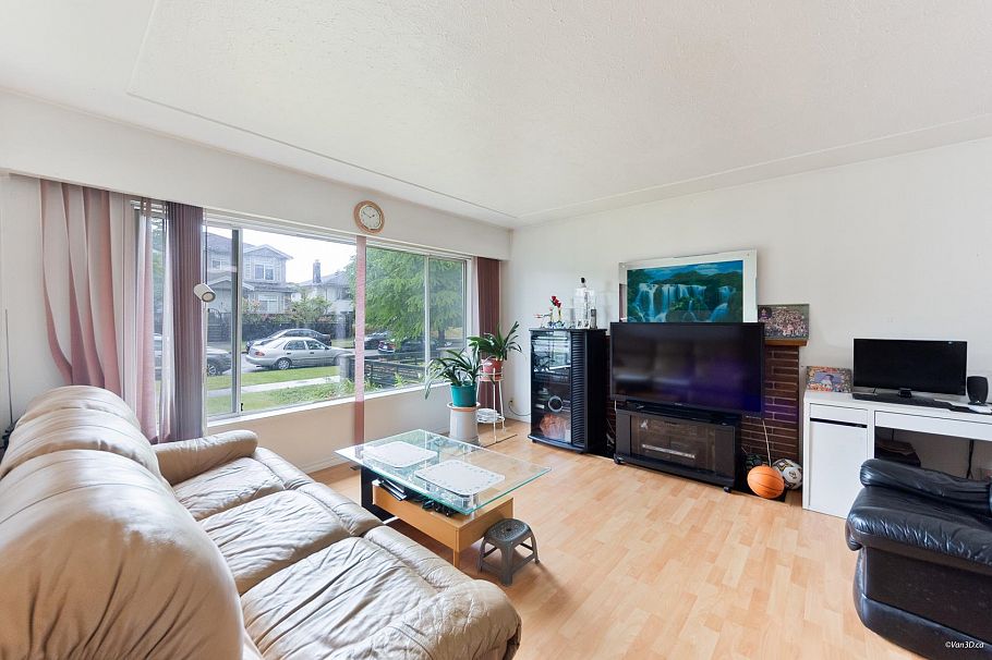 3185 E 16th Avenue Vancouver, BC - 4
