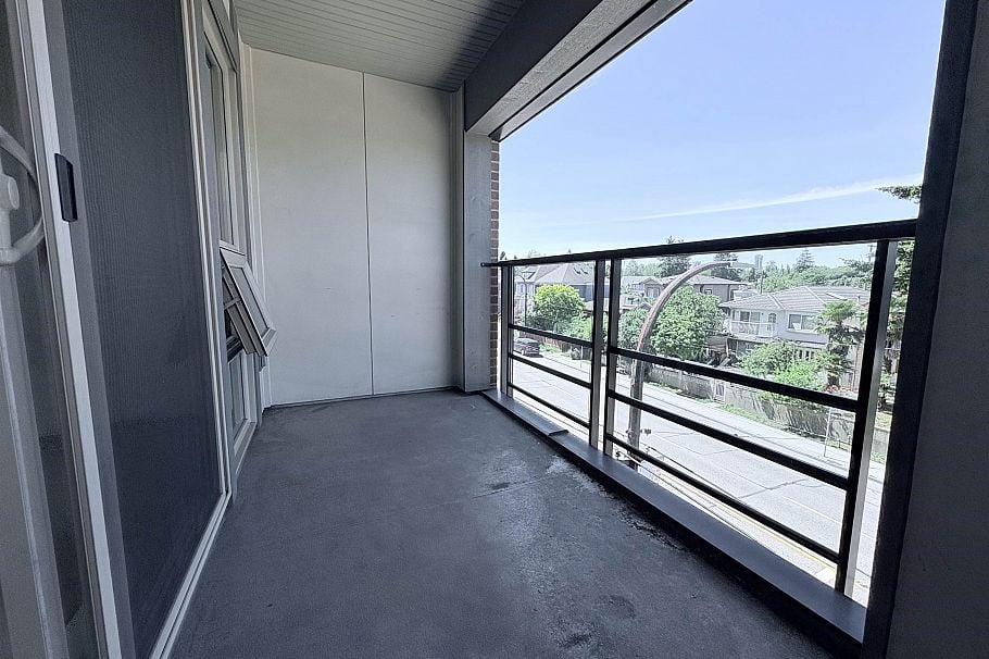 305 4550 Fraser Street Vancouver, BC - 16