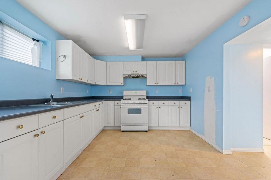 1042 W 48th Avenue Vancouver, BC - 11