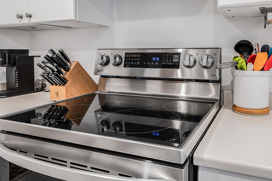 3732 W 2nd Avenue Vancouver, BC - 29
