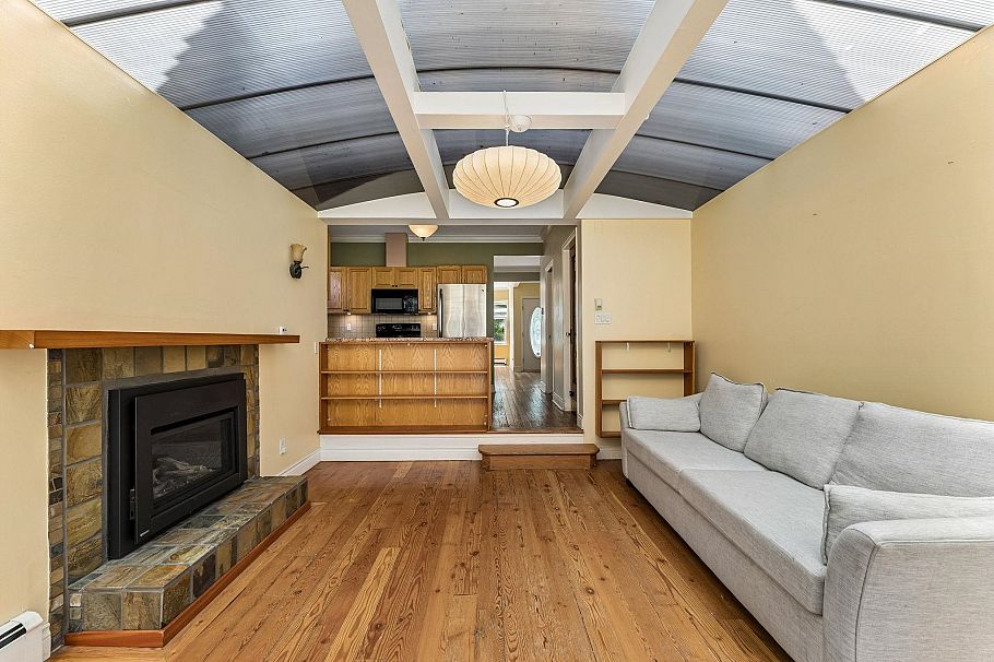 408 E 2nd Street North Vancouver, BC - 18