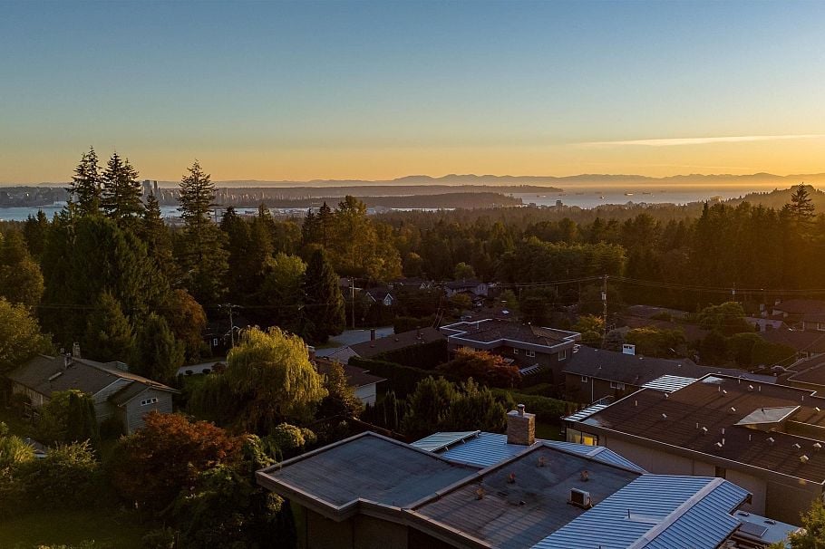 3812 Dalkeith Drive North Vancouver, BC - 2
