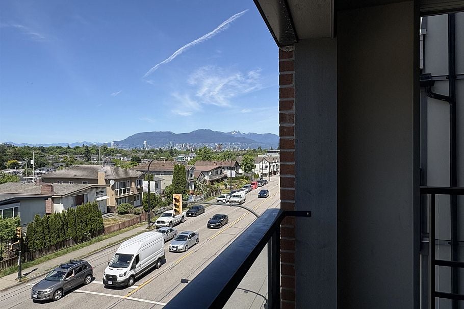 305 4550 Fraser Street Vancouver, BC - 18