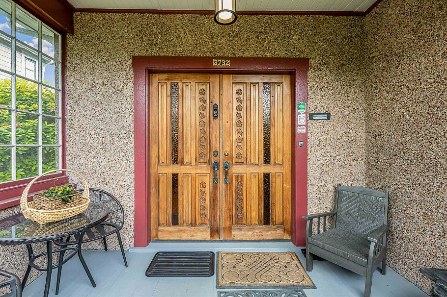 3732 W 2nd Avenue Vancouver, BC - 3