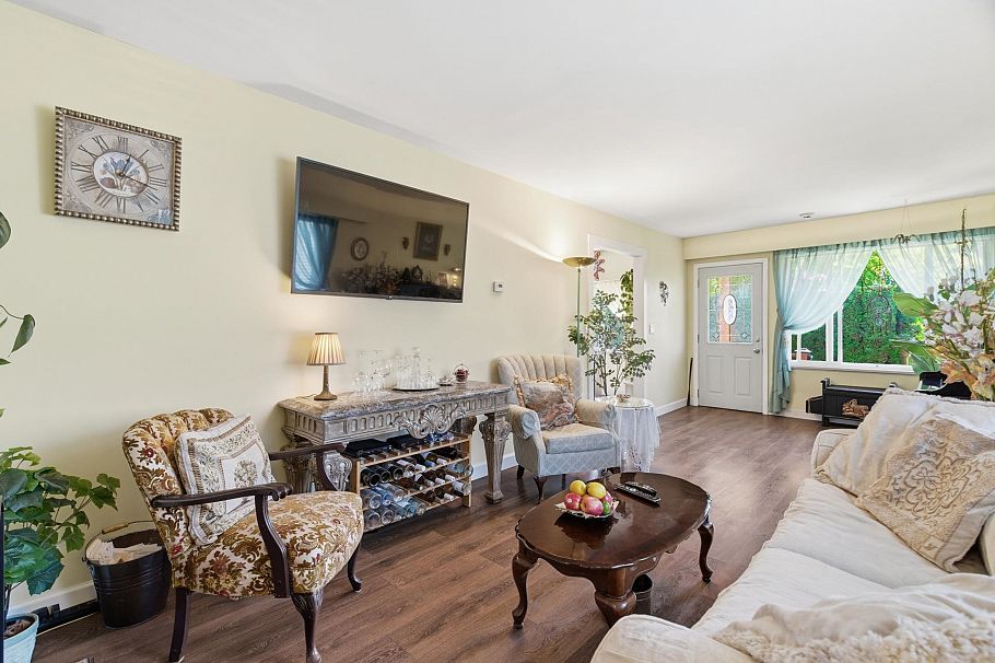 219 E 38th Avenue Vancouver, BC - 6